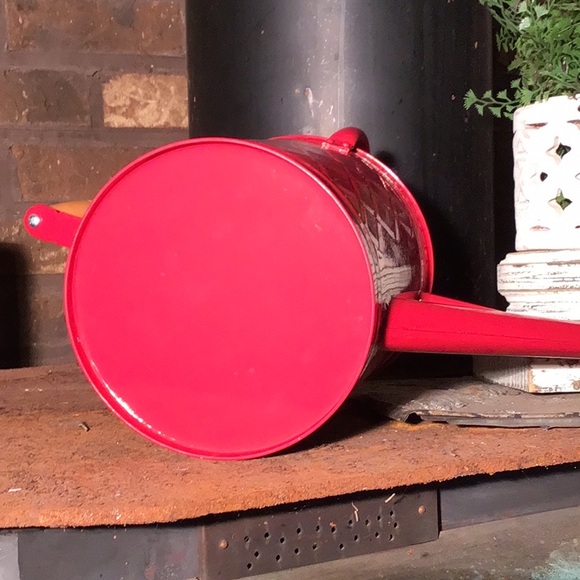 PJYXB watering can red metal wooden handles 35cm tall X 38 cm can - Picture 4 of 5